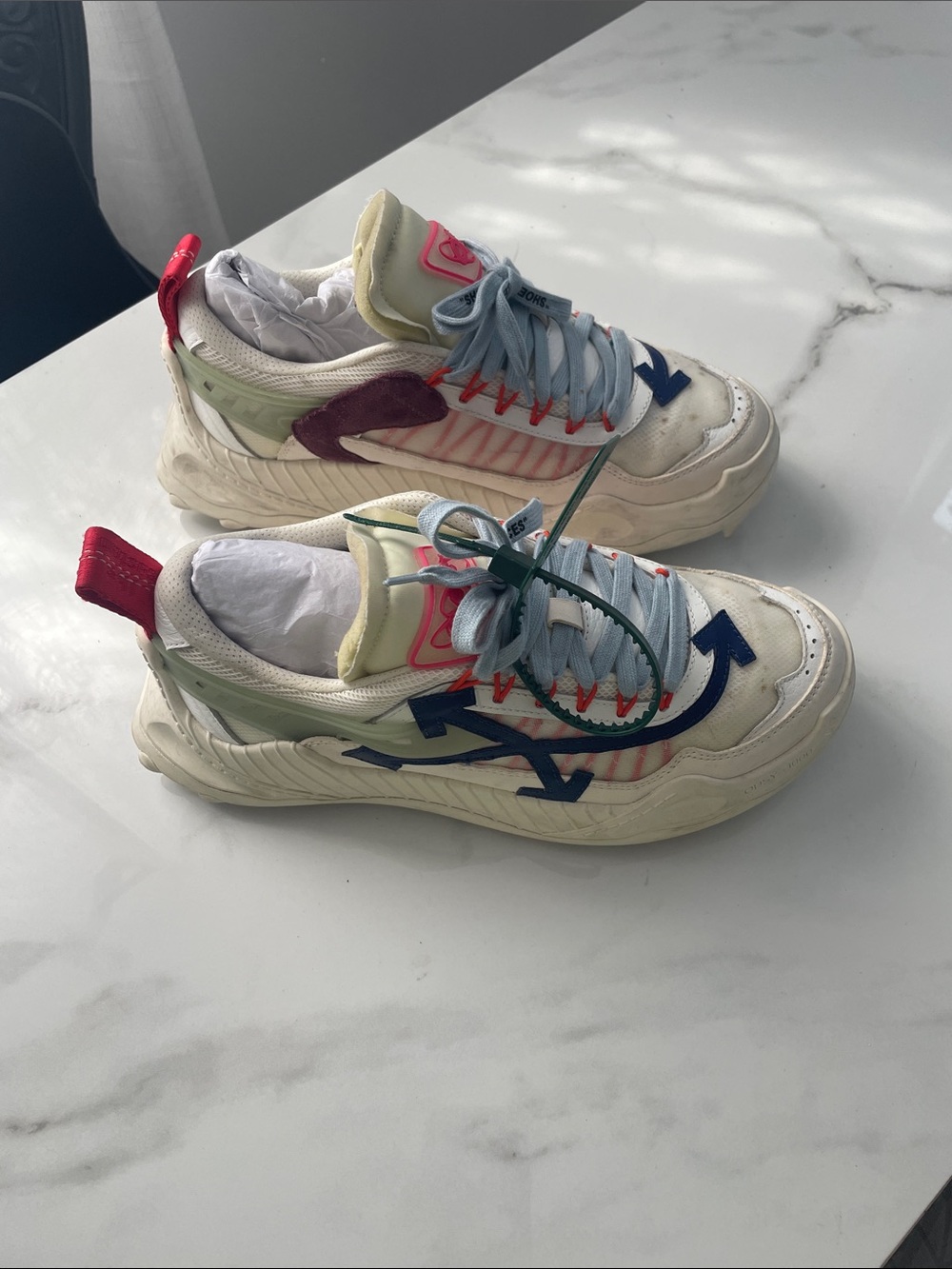 Off-White Men’s Arrow-Accent Athletic Sneakers in White, Blue & Red